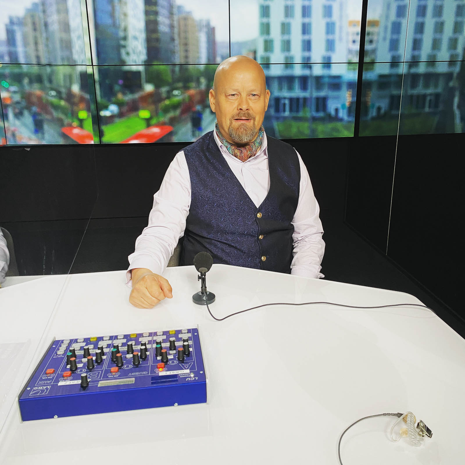 Kai Roer in broadcast studio